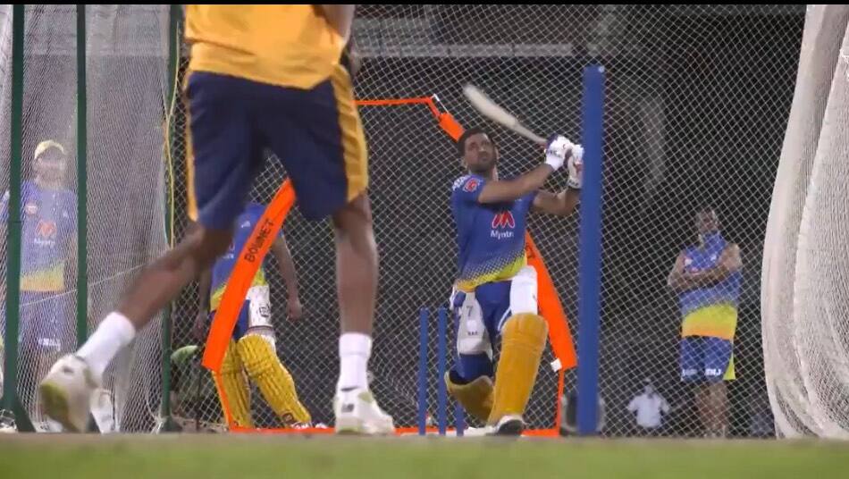 WATCH: Raining Sixes From MS Dhoni’s Bat During CSK’s Training Session Ahead Of IPL 2021 WATCH: Raining Sixes From MS Dhoni’s Bat During CSK’s Training Session Ahead Of IPL 2021