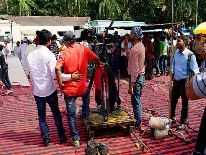 Infectious coronavirus film shooting aliya Bhatt CoronaVirus | कोरोनाचा संसर्ग लावतोय चित्रिकरणांना ब्रेक