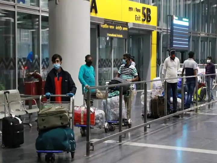 Not Wearing Proper Mask Inside Airplane Be Prepared To Get De-Boarded As DGCA Issues New Travel Norms amid the risk of covid 19 Coronavirus | ...तर विमानातून होणार तुमची हकालपट्टी