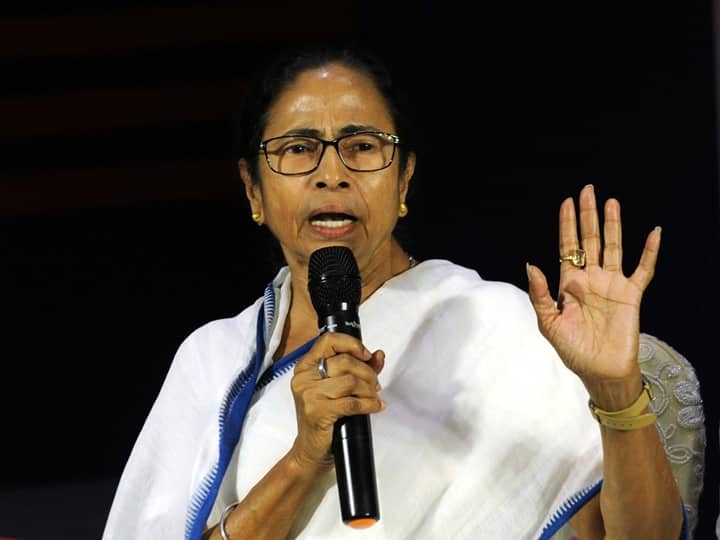 Mamata Banerjee 'Attack' Case: West Bengal Govt Submits Report To EC, No Mention Of 'Four-Five' Attackers Mamata Banerjee 'Attack' Case: WB Govt Submits Report To EC, No Mention Of 'Four-Five' Attackers