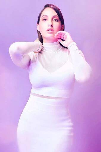 'तेरे चेहरे में वो जादू है तेरी ओर चला आता हूं' नोरा फतेही (Nora Fatehi)वर या गाण्याच्या ओळी अगदी अचूक बसतात. (Photo Credit -Instagram)