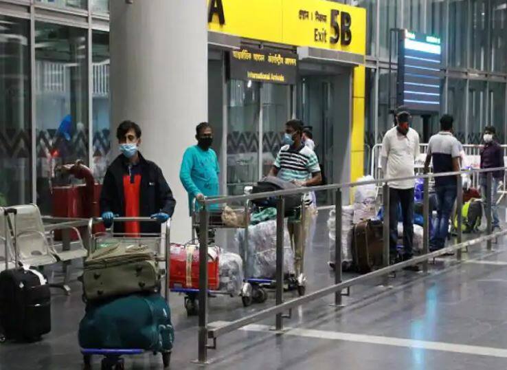 Air Travel Corona Guidelines COVID-19 DGCA issues new directives all airports fine passengers roaming without mask Air Travel Corona Guidelines: DGCA Asks Airports To Impose Fines On Passengers Not Wearing Masks 'Properly'