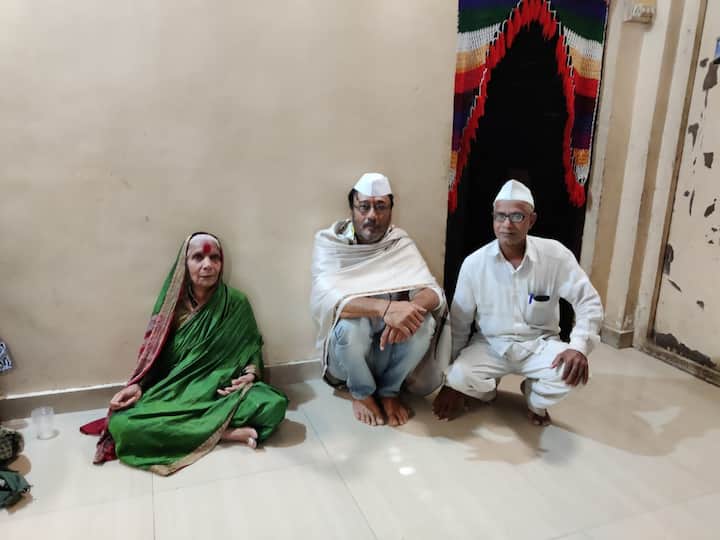 सिने अभिनेता जॅकी श्रॉफ यांचा साधेपणा आज पुण्याच्या मावळमध्ये पहायला मिळाला.