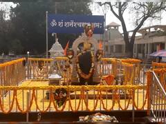 शनी आमावास्या | शनीशिंगणापूरच्या मंदिरात चौथऱ्यावर फुलांची सजावट, नस्तनपूरलाही द्राक्षांची आरास