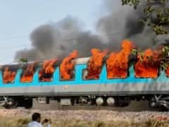Dehradun Shatabdi Express Fire : दिल्लीहून देहरादूनला जाणाऱ्या शताब्दी एक्स्प्रेसला आग; कोणतीही जीवितहानी नाही