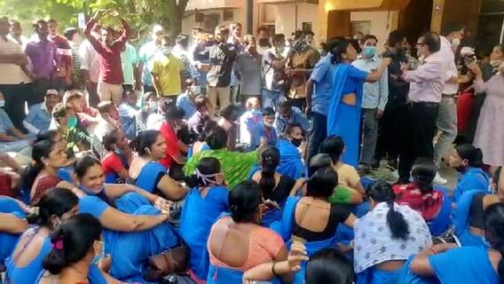 સુરતમાં નવી સિવિલમાં કર્મચારીઓની હડતાળ ચોથા દિવસે યથાવત, જુઓ વીડિયો