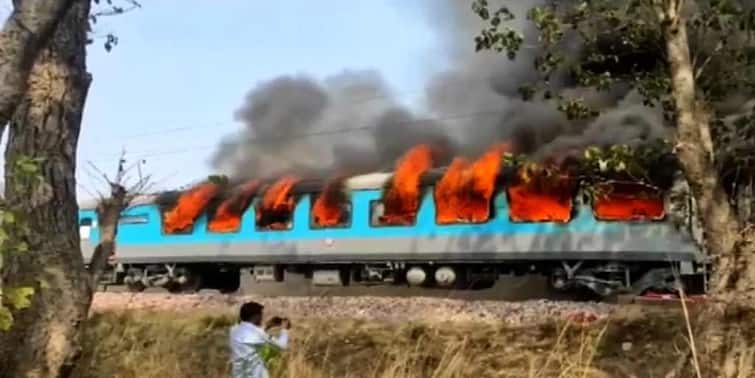 Fire on Delhi Dehradun Shatabdi Express দিল্লি-দেহরাদুন শতাব্দী এক্সপ্রেসে আগুন