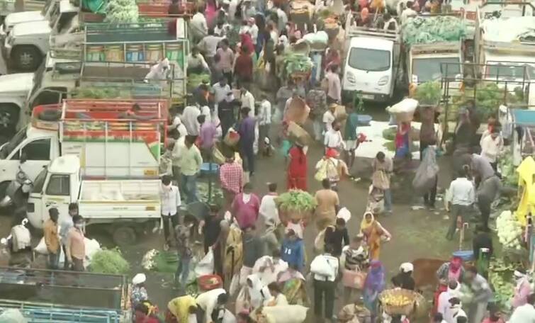 Maharashtra Lockdown News: ahead of a week long lockdown starting March 15 in Nagpur  Social distancing goes for toss Maharashtra Lockdown: લોકડાઉન પહેલા મહારાષ્ટ્રના આ શહેરમાં લોકો સોશિયલ ડિસ્ટન્ટનના ધજાગરા ઉડાવી ખરીદી માટે ઉમટી પડ્યા