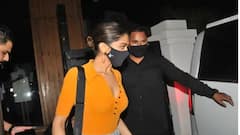 Deepika Padukone জিন্স-কমলা টপে রেস্তোরাঁয় দীপিকা পাড়ুুকোন, কার সঙ্গে গেলেন তিনি