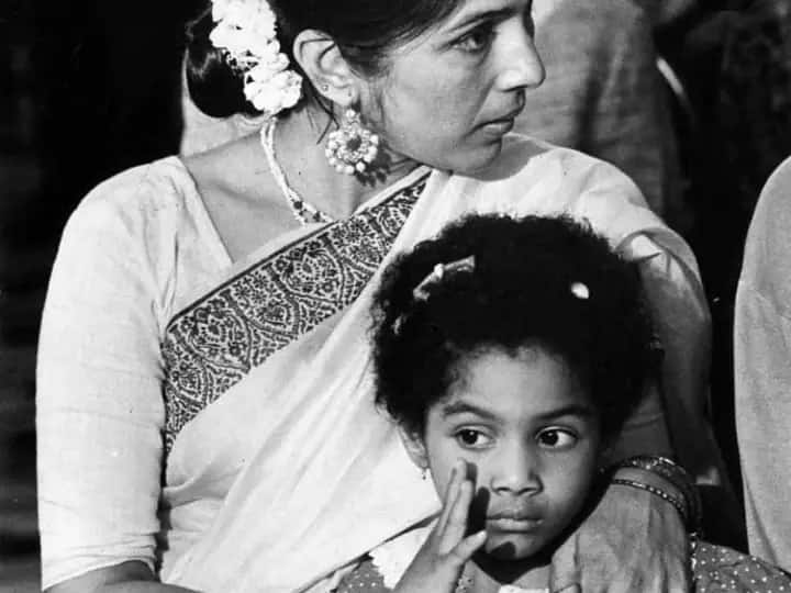 নীনা ও ভিভের মেয়ে মাসাবা পেশায় ফ্যাশন ডিজাইনার।