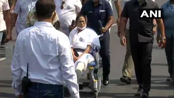 Mamata Banerjee's Road Show: মেয়ো রোড থেকে রোড শো শুরু Mamata Banerjee