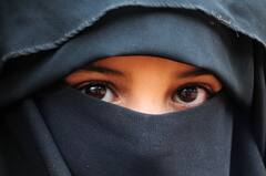 Sri Lanka to ban Burqa | श्रीलंकेत बुरख्यावर लवकरच बंदी, सुरक्षेला धोका असल्याने बंदीचा निर्णय