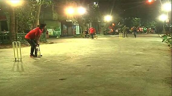 Cricket: জমজমাট পাড়া ক্রিকেট