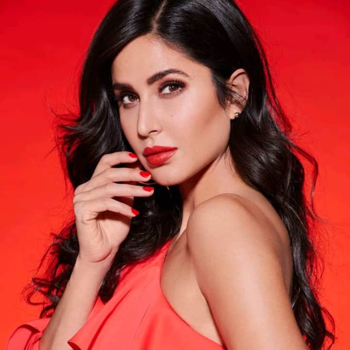 This movie also starred Amitabh Bachchan, Gulshan Grover, Jackie Shroff and others. 'Boom' turned out to be a commercial and critical failure. (Image courtesy - @katrinakaif/Instagram)