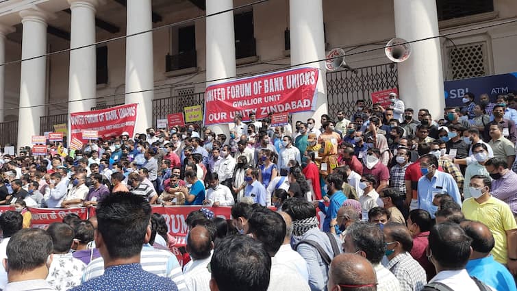 Banking unions also warned to take to the roads like the farmers protest Bank Strike: ਬੈਂਕਿੰਗ ਜਥੇਬੰਦੀਆਂ ਵੱਲੋਂ ਵੀ ਕਿਸਾਨ ਅੰਦੋਲਨ ਵਾਂਗ ਸੜਕਾਂ 'ਤੇ ਆਉਣ ਦੀ ਚੇਤਾਵਨੀ