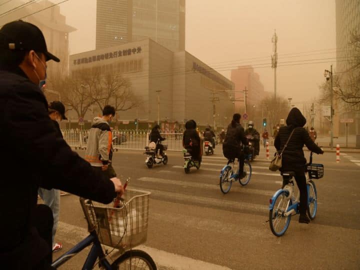 According to the NMC, 12 provinces and cities will see sandstorms during the day and at night, with sandstorms in some areas. (Image: AFP)