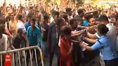 ৭টায় বাংলা (১): তৃণমূলত্যাগীদেরই কেন প্রার্থী? বিজেপির হেস্টিংসের দফতরে দফায় দফায় বিক্ষোভ