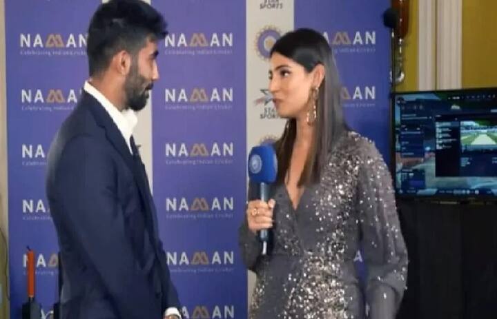 ભારતીય ક્રિકેટર જશપ્રિત ગોવામાં 15 માર્ચે સ્પોર્ટ ટીવી એન્કર સંજના સાથે લગ્ન સૂત્રથી બંધાઇ રહ્યાં છે. ગોવામાં બંને પરિવાર અને નજીકના મિત્રો સાથે વેડિંગ સેરેમની યોજાઇ રહી છે. 14 માર્ચે ગોવામાં પ્રી વેડિંગ સેરેમની યોજાઇ હતી. વેડિંગ સેરેમનીમાં પ્રાઇવેસી માટે કોઇને પણ મોબાઇલ ન લાવવા અનુરોઘ કરવામાં આવ્યો છે. ક્રિકેટરનો ટીવી અને ફિલ્મની ગ્લેમર્સ દુનિયા સાથે બહુ જુનો નાતો છે, જશપ્રિત સિવાય એવા અન્ય પાંચ ક્રિકેટર છે, જેમણે ટીવી એન્કર સાથે લગ્ન કર્યાં છે અને આજે હેપી મેરિડ લાઇફ જીવી રહ્યાં છે. તો નજર કરીએ એવા પાંચ ક્રિકેટર પર જેને ટીવી એન્કરની જીવનસાથી બનાવી છે.