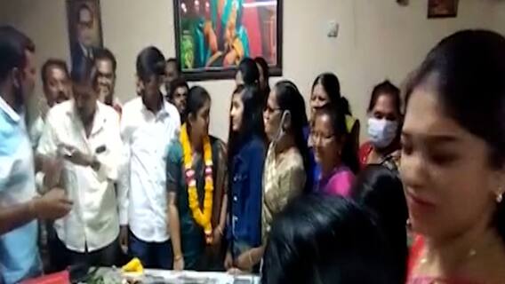 Rajkot: ગોંડલ નગરપાલિકાના પ્રમુખની વરણીની ઉજવણીમાં ઢોલ-નગારા વગાડી રૂપિયાનો કરાયો વરસાદ