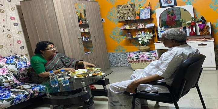 বেলুড়মঠে ঐদিন মেলা বসে। বহু মানুষ বেলুড় মঠকে  ঘিরে মেলায় পসরা সাজিয়ে বসেন। মেলা দেখতে দূরদূরান্তের ভক্তরা আসেন।এভাবেই জন্ম মহোৎসব এর উদযাপন করা হয়।