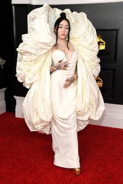 Grammy Awards 2021: From Skeleton Dress To Cleavage Baring Outfits, Here's Grammy's BIZARRE Red Carpet Looks!