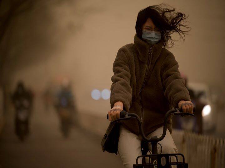 The heavy winds blowing in from the Gobi desert and parts of northwestern China had spread from Inner Mongolia into the provinces of Gansu, Shanxi, and Hebei, which surround Beijing. (Image: AFP) 
