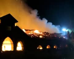 पुणे कॅम्प परिसरातील शिवाजी मार्केटमध्ये भीषण आग, आगीत कोंबड्या, बकऱ्यांचा होरपळून मृत्यू