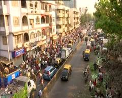 मुंबईत अंशत: Lockdown होण्याचे संकेत असतानाही मुंबईकरांचा हलगर्जीपणा, दादरच्या बाजारात तुफान गर्दी