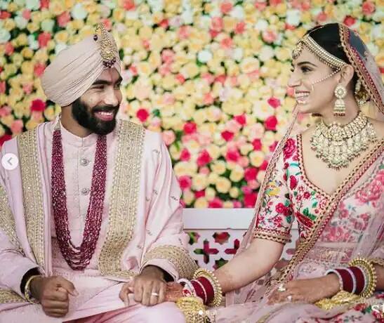 सोशल मीडियावर या सेलिब्रिटी जोडीने त्यांच्या विवाहसोहळ्याती काही खास क्षणांचे फोटो पोस्ट केले, ज्यानंतर नेटकऱ्यांनीही या नवविवाहित जोडीवर शुभेच्छांचा वर्षाव केला.