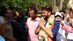 Ex-Cricketer & TMC candidate Manoj Tiwary visits Howrah for votes