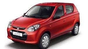 Maruti Suzuki Alto-ਸਸਤੀਆਂ ਕਾਰਾਂ ਵਿੱਚੋਂ ਸਭ ਤੋਂ ਪਹਿਲਾ ਨਾਂਅ ਮਾਰੂਤੀ–ਆਲਟੋ ਦਾ ਹੀ ਆਉਂਦਾ ਹੈ। ਇਸ ਦੀ 22.5 ਕਿਲੋਮੀਟਰ ਪ੍ਰਤੀ ਪ੍ਰਤੀ ਲਿਟਰ ਦੀ ਸ਼ਾਨਦਾਰ ਮਾਈਲੇਜ ਹੈ। ਇਸ ਦਾ ਇੰਜਣ 796CC ਦਾ ਹੈ। EBD ਨਾਲ ABS, ਸੀਟ ਬੈਲਟ ਰੀਮਾਈਂਡਰ, ਸਪੀਡ ਅਲਰਟ ਸਿਸਟਮ, ਡ੍ਰਾਈਵਰ ਸਾਈਡ ਏਅਰਬੈਗ ਤੇ ਰਿਵਰਸ ਪਾਰਕਿੰਗ ਸੈਂਸਰ ਜਿਹੇ ਕਈ ਸ਼ਾਨਦਾਰ ਫ਼ੀਚਰਜ਼ ਤੁਹਾਨੂੰ ਮਿਲਦੇ ਹਨ। ਇਸ ਦੀ ਸ਼ੁਰੂਆਤੀ ਕੀਮਤ 2.89 ਲੱਖ ਰੁਪਏ ਹੈ।