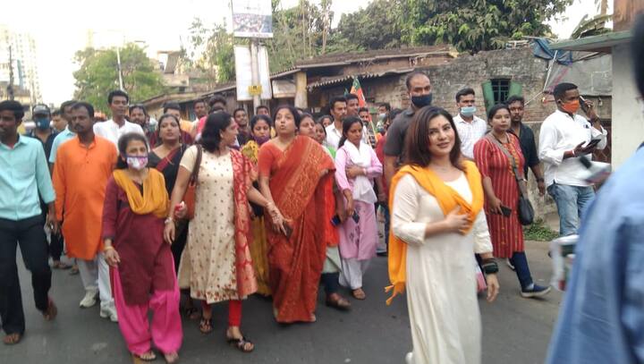 পায়েল বলছেন, ‘মানুষ ভীষণভাবে সাড়া দিচ্ছেন। মানুষের সঙ্গে এভাবে সরাসরি কথা বলতে পারা আমার কাছে একটা ভীষণ অন্যরকম অভিজ্ঞতা।’