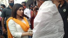 Payel Sarkar Photos: কালীমন্দিরে পুজো দিয়ে প্রচার, সোনার বাংলা গড়ার কথা বলছেন পায়েল