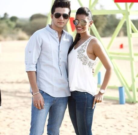 આ શૉના કન્ટેસન્ટ રહી ચૂકેલા અશ્વિની કૌલે આ અંગે ટેલિચકર સાથે વાત કરતા કહ્યું કે, એમ ટીવીના આ ડેટિંગ રિયાલિટી શૉમાં હુ સંજના સાથે હતો, હું સંજનાને ડેટ કરતો હતો, પરંતુ કમનસીબે મને હાથમાં ઇન્જરી થવાના કારણે મારે બહાર થવુ પડ્યુ હતુ.