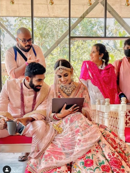 Jasprit Bumrah Wife Sanjana Ganesan Wedding Mehndi Haldi Unseen Inside Photos Videos