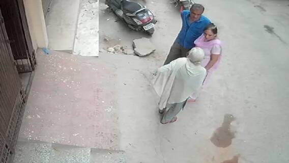 દિલ્હીમાં પાર્કિંગ વિવાદમાં દીકરાએ માતાને થપ્પડ મારતા મોત, જુઓ CCTV