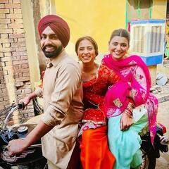 ਫ਼ਿਲਮ ਸੌਕਣ-ਸੌਕਣੇ ਦੇ ਸੈੱਟ ਤੋਂ ਸਰਗੁਣ ਤੇ ਨਿਮਰਤ ਦਾ ਇਕ ਹੋਰ ਮਜ਼ੇਦਾਰ ਵੀਡੀਓ ਵਾਇਰਲ