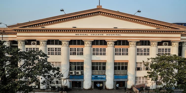 Fire at Medical College Hospital Covid-19 ward no casualties reported  Medical College Fire:  মেডিক্যাল কলেজের করোনা ওয়ার্ডে আগুন, দমকলের ৩টি ইঞ্জিনের চেষ্টায় নিয়ন্ত্রণে 