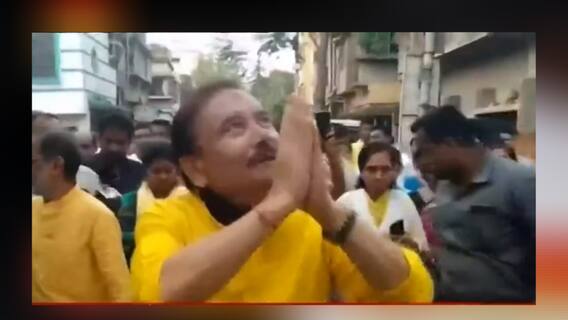 West Bengal Election 2021: কামারহাটিতে নির্বাচনী প্রচারে বেরিয়ে ফুটবলে মজলেন Madan Mitra