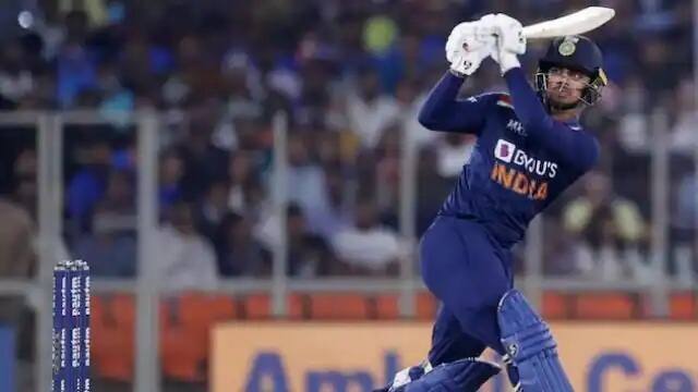 Ishan Kishan Batting Order Change in IND vs ENG 3rd T20 Sanjay Manjrekar Furious IND vs ENG 3rd T20: તોફાની બેટિંગ કરનારા ઇશાન કિશનને ઓપનિંગમાંથી હટાવાતા કયો દિગ્ગજ વિરાટ કોહલી પર ભડક્યો, ટ્વીટ કરીને શું કરી વાત