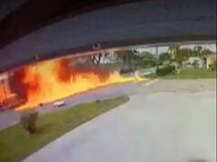 Plane crashes in car in Florida: ਅਸਮਾਨ ਤੋਂ ਡਿੱਗੀ ਮੌਤ! ਜਹਾਜ਼ ਸੜਕ 'ਤੇ ਜਾ ਰਹੀ ਕਾਰ 'ਤੇ ਡਿੱਗਿਆ, ਵੇਖੋ ਤਸਵੀਰਾਂ