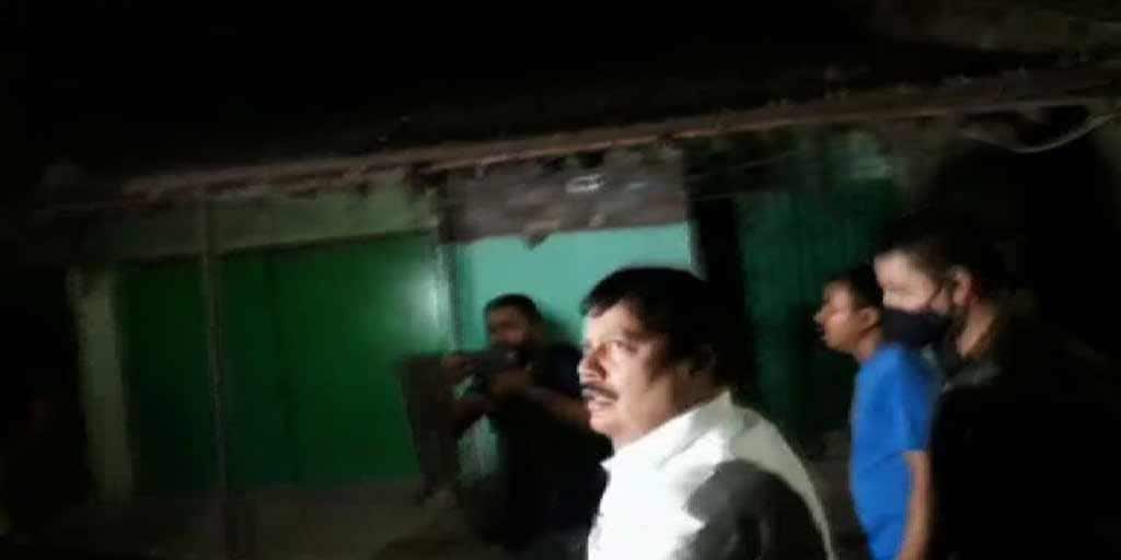 West Bengal Election 2021 LIVE Updates CM Mamata Banerjee at loggerheads with Election Commission Mamata Security WB Election 2021 LIVE Updates: জগদ্দলে অর্জুন সিংহর বাড়ির কাছে বোমাবাজি, জখম এক, বিজেপির বিরুদ্ধে অভিযোগ তৃণমূলের