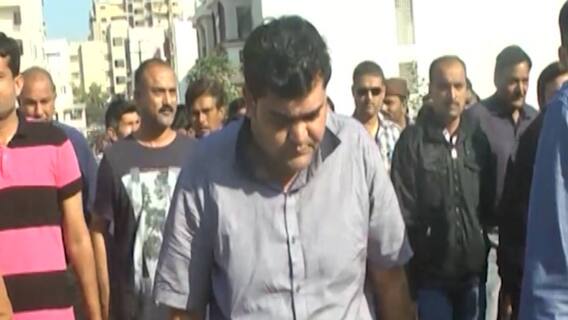 Jamnagar ના વકીલ કિરીટ જોશી હત્યા કેસમાં કોલકત્તાથી આરોપીઓની કરાઇ ધરપકડ, જુઓ વીડિયો