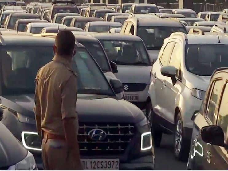 Latest upddate in RC, union transport ministry may increase fees by 8 times for renewing rc आता RC रिन्युअलसाठी जास्त पैसे मोजावे लागणार; ऑक्टोबरपासून आठपट फी वाढण्याची शक्यता