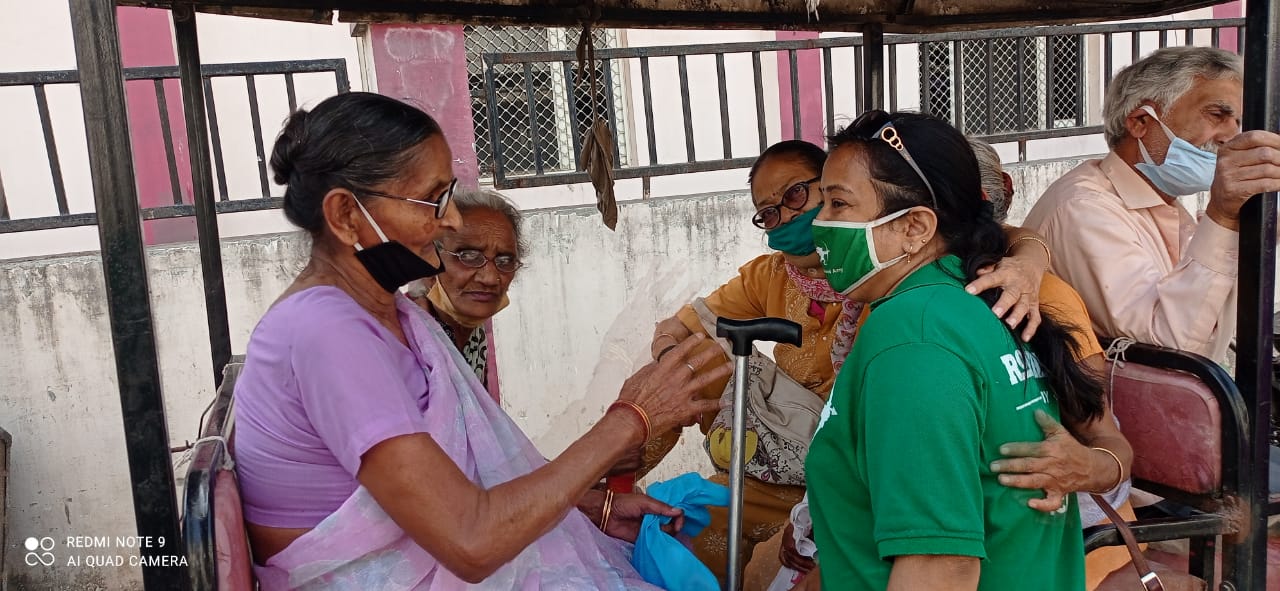 Vaccination Made Easy For Senior Citizens: ABP Network, Robinhood Army Are Back With #SeniorPatrol