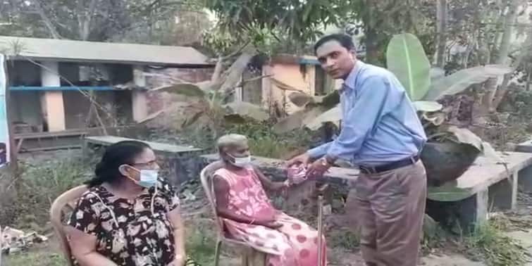 West Bengal Election 2021: Election Commission representatives went to Old age homes voters WB Election 2021: ভোটারদের উৎসাহিত করতে বৃদ্ধাশ্রমে নির্বাচন কমিশনের প্রতিনিধিরা