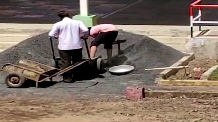 उत्तराखंड: गरीब मजदूरों के टीकाकरण में बाधक बन रही है ऑनलाइन रजिस्ट्रेशन की अनिवार्यता Uttarakhand: Online registration is becoming a hindrance in Corona Vaccination of poor laborers उत्तराखंड: गरीब मजदूरों के टीकाकरण में बाधक बन रही है ऑनलाइन रजिस्ट्रेशन की अनिवार्यता