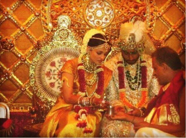 ऐश्वर्या राय : मीडिया रिपोर्ट्सनुसार, ऐश्वर्या राय बच्चनने देखील लग्नात कांजीवरम साडी नेसली होती. जिची किंमत जवळपास 75 लाख रुपये होती. ही साडी प्रसिद्ध डिझायनर नीता लुल्लाने ऐश्वर्यासाठी डिझाइन केली होती.