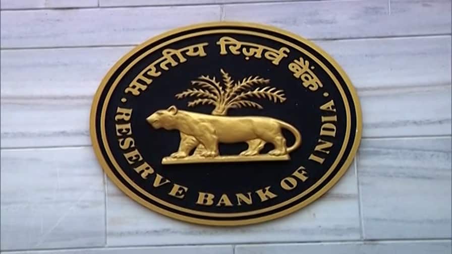RBI report says household debt in Q2 rises to 37 percent of GDP RBI  | Q2 मध्ये घरघुती कर्जाचं प्रमाण 37 टक्क्यांवर तर बचतदर 10 टक्क्यावर घसरला, RBI चा अहवाल