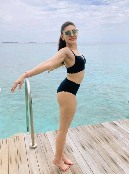 Shefali looks gorgeous in a black bikini as she poses happily for the camera. [pic credit: Instagram]